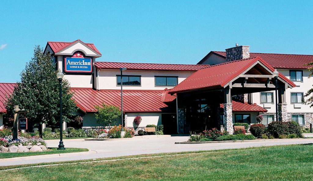 AmericInn by Wyndham Oswego - Image 7