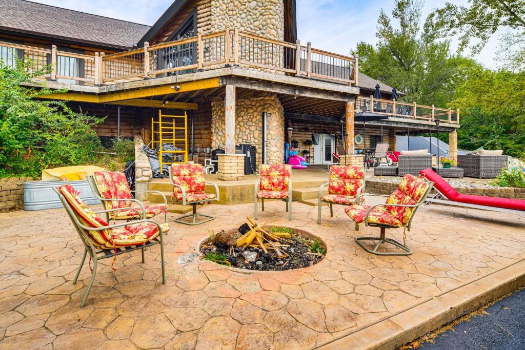 Ottawa Cabin Hot Tub, Wraparound Deck, Games - Image 7