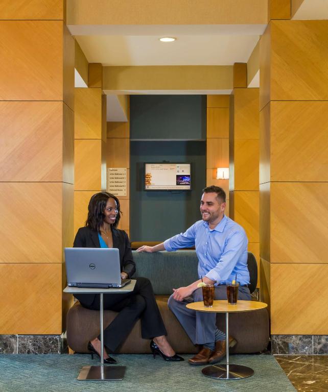 DoubleTree by Hilton Chicago - Arlington Heights - Image 4