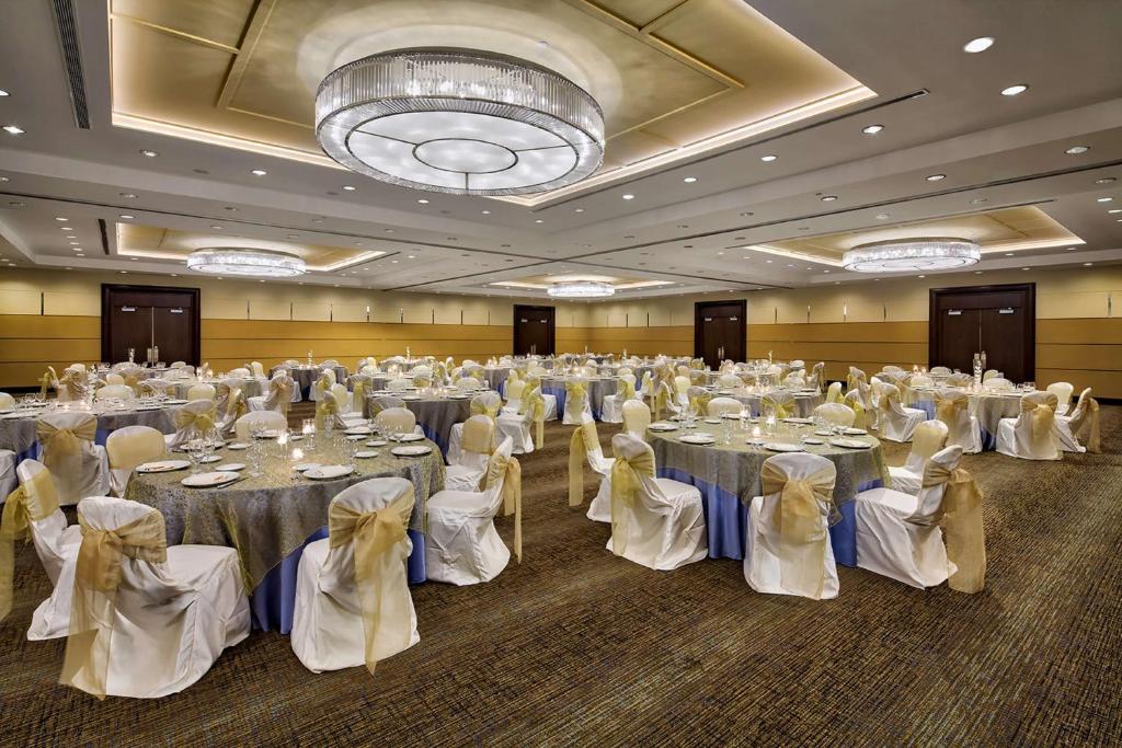DoubleTree by Hilton Chicago - Arlington Heights - Image 5