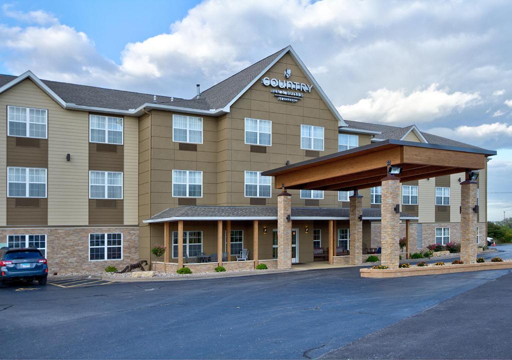 Country Inn & Suites by Radisson, Moline Airport, IL - Image 7