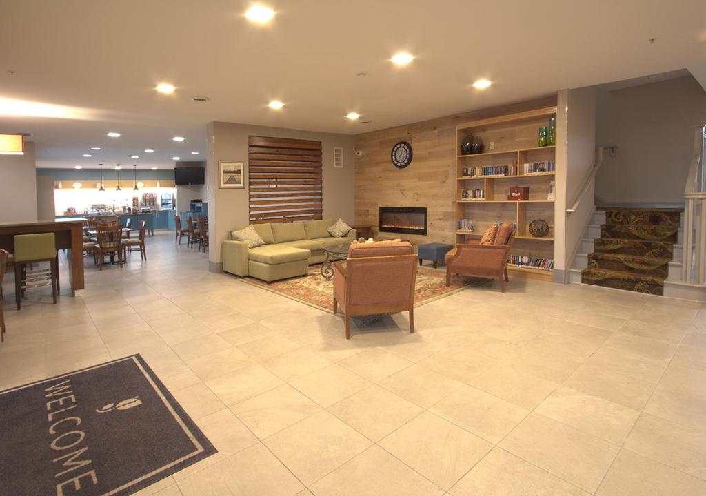 Country Inn & Suites by Radisson, Moline Airport, IL - Image 6