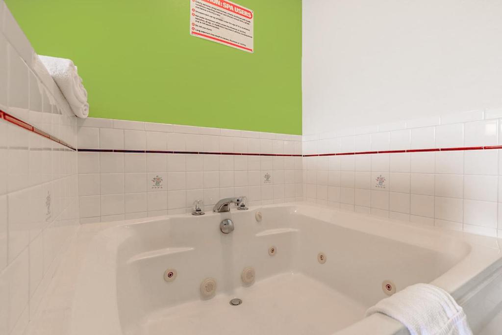 Whirlpool - Photo 3