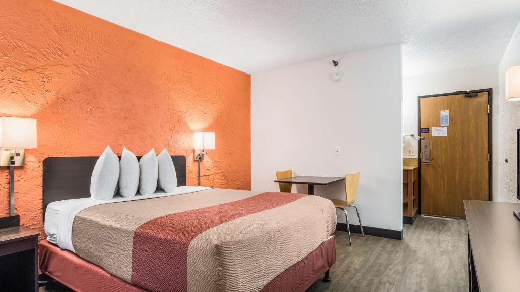 Motel 6-Elk Grove Village, IL - Image 8