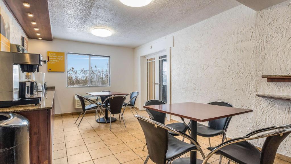Motel 6-Elk Grove Village, IL - Image 4