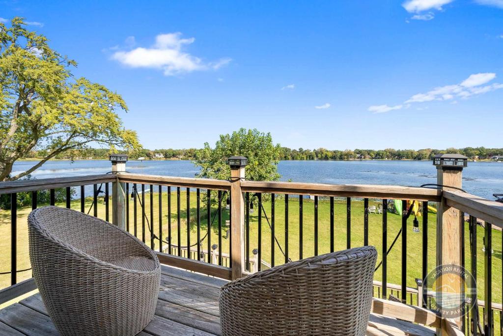 Cross Lake Retreat with Hot Tub & Stunning Views - Image 7