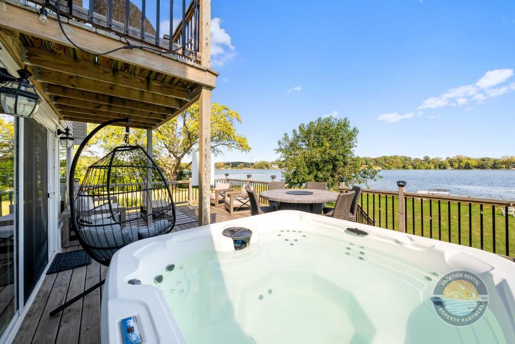 Hot Tub (Jacuzzi) - Photo 4