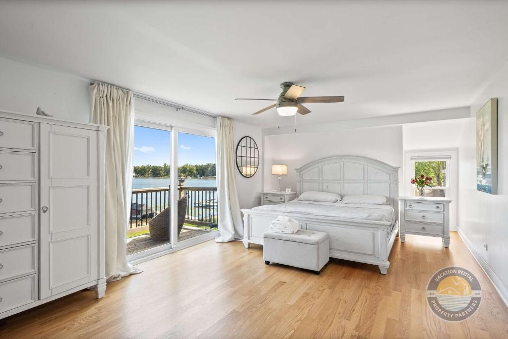 Cross Lake Retreat with Hot Tub & Stunning Views - Image 6