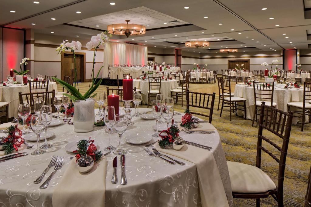 DoubleTree by Hilton Libertyville-Mundelein - Image 8
