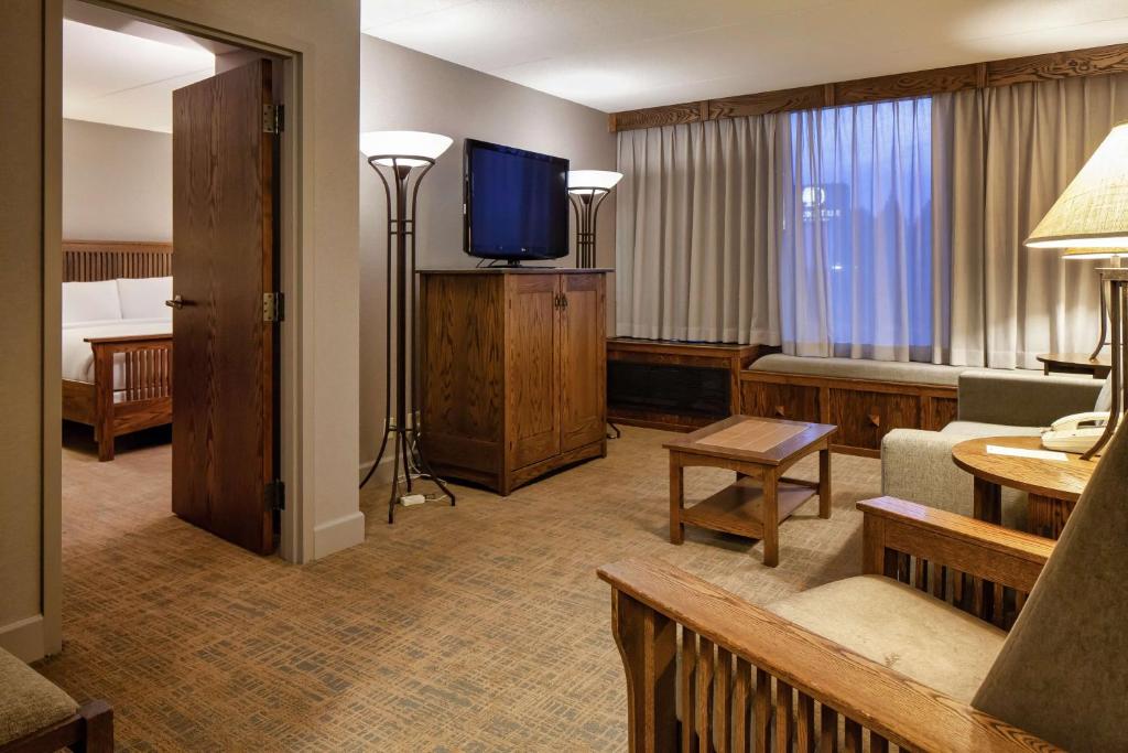 DoubleTree by Hilton Libertyville-Mundelein - Image 6