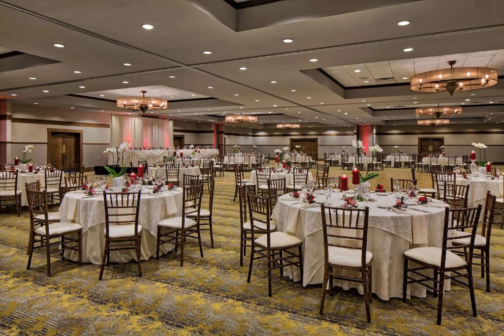 DoubleTree by Hilton Libertyville-Mundelein - Image 5