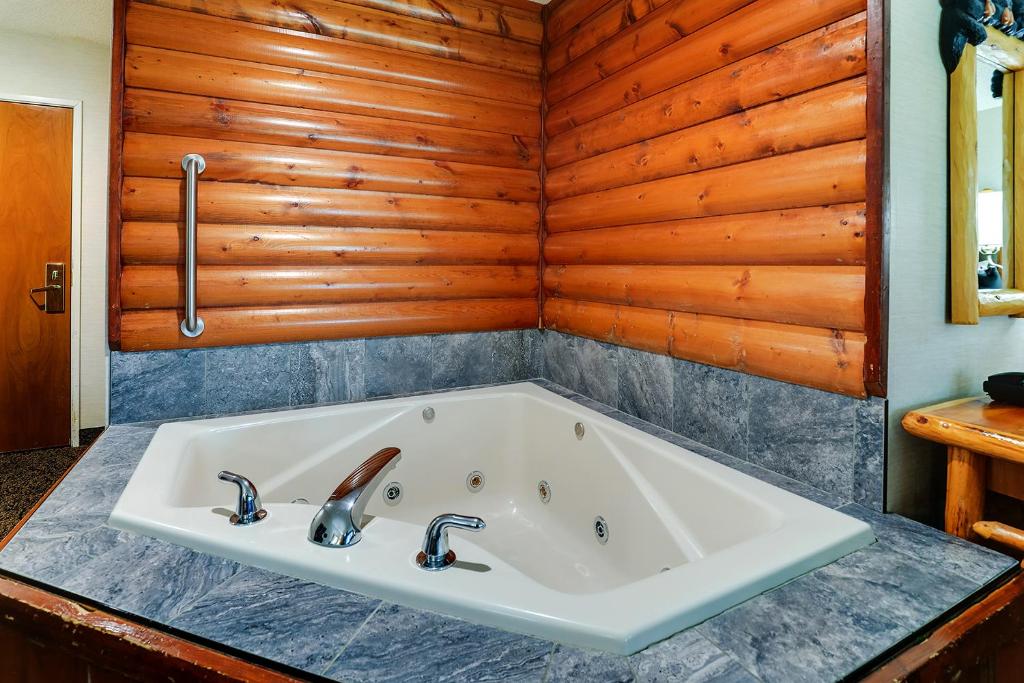 Hot Tub (Jacuzzi) - Photo 3
