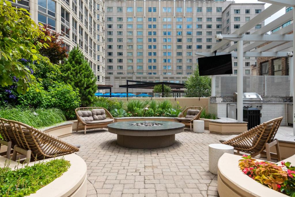 The Bernardin Gold Coast Luxury Apartments Near Magnificent Mile - Image 6