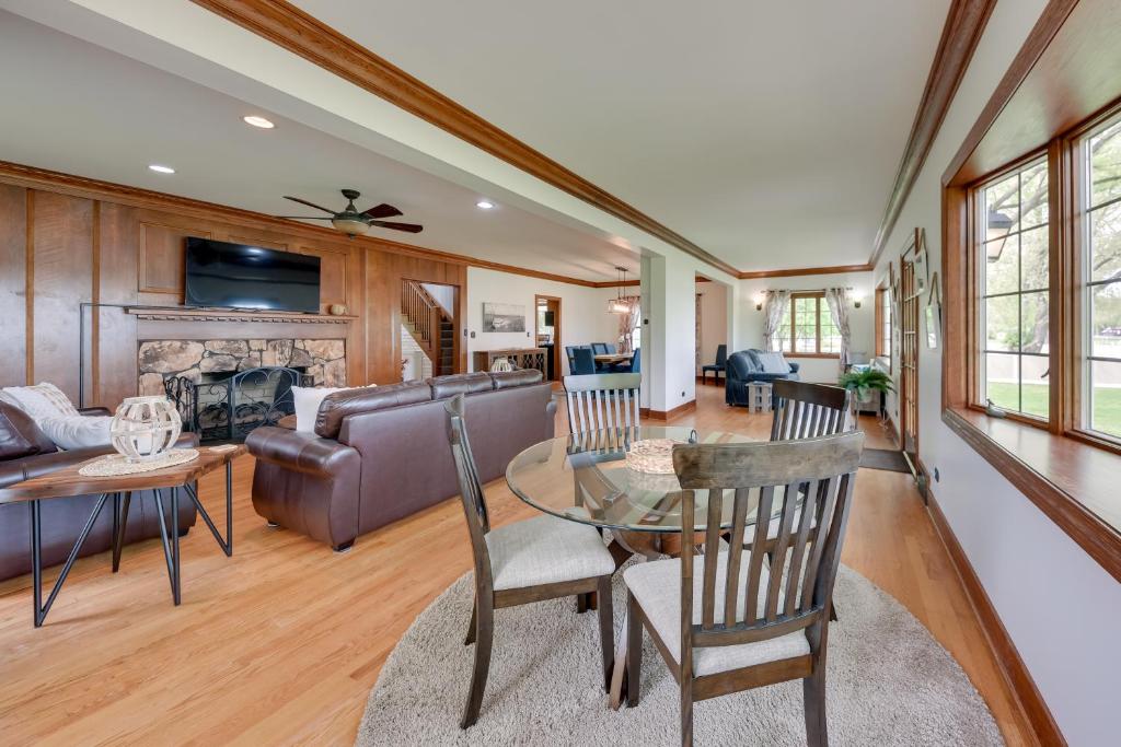 Pistakee Lake Estate with Boat Dock and Hot Tub! - Image 5