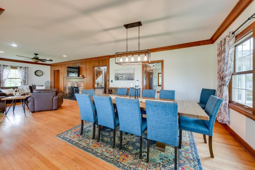 Pistakee Lake Estate with Boat Dock and Hot Tub! - Image 4