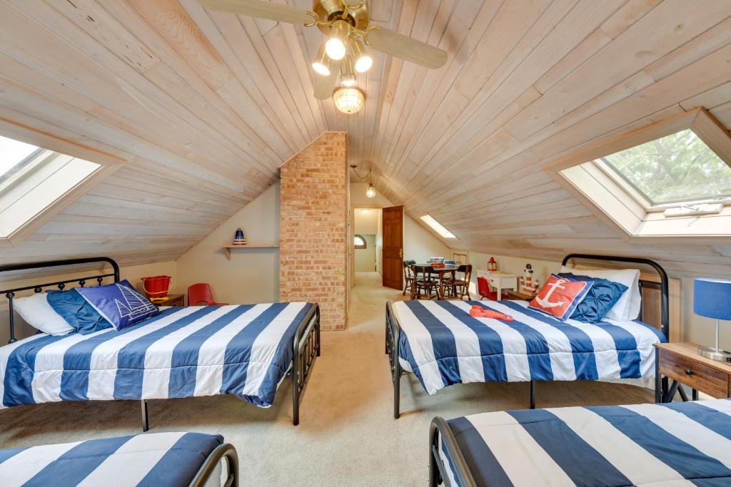 Pistakee Lake Estate with Boat Dock and Hot Tub! - Image 7