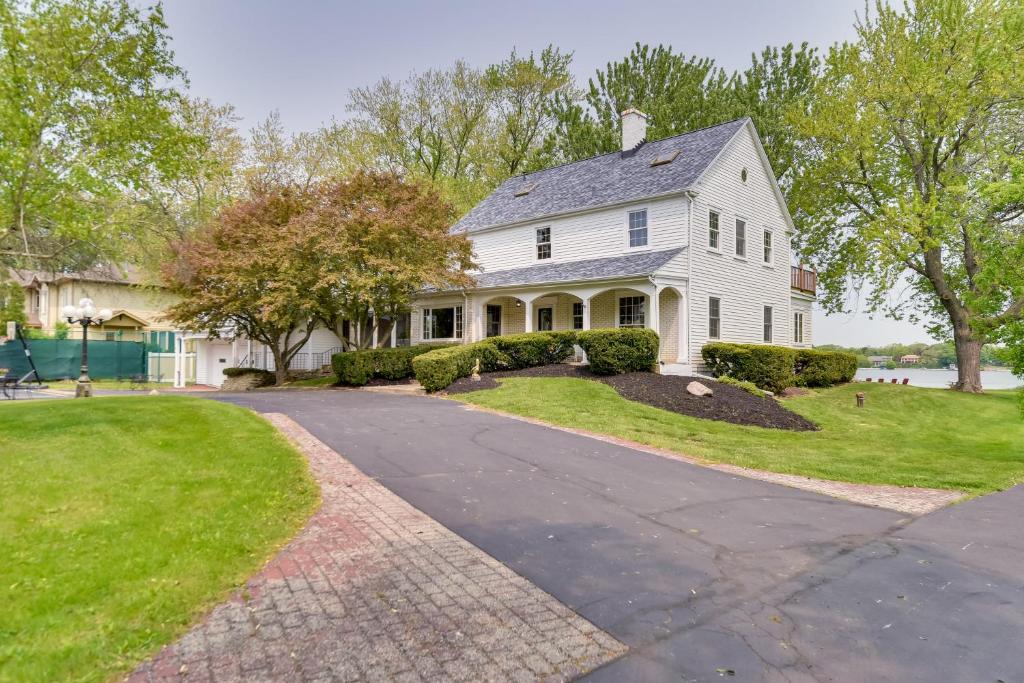 Pistakee Lake Estate with Boat Dock and Hot Tub! - Image 6
