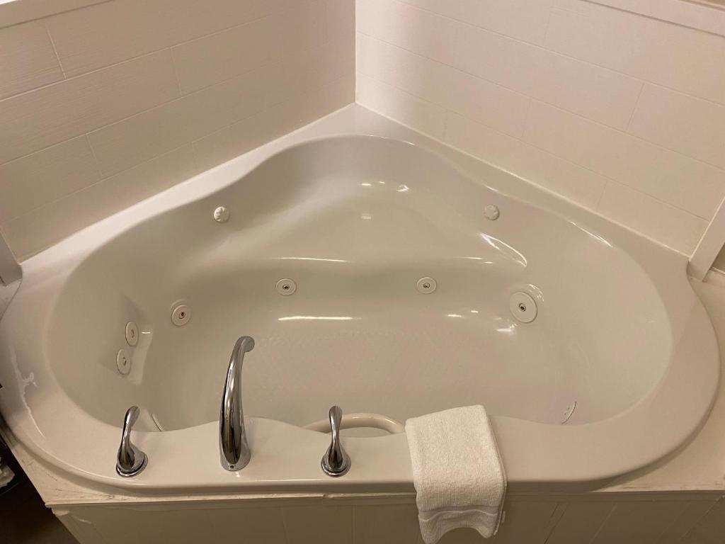Holiday Inn Express Metropolis by IHG