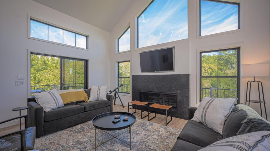 Shenandoah Ridge Fall Escape - Hot Tub - Fire Pit - Scenic Galena Views - Image 5