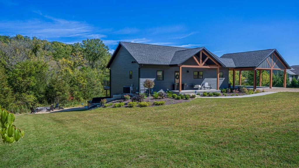 Shenandoah Ridge Fall Escape - Hot Tub - Fire Pit - Scenic Galena Views - Image 6