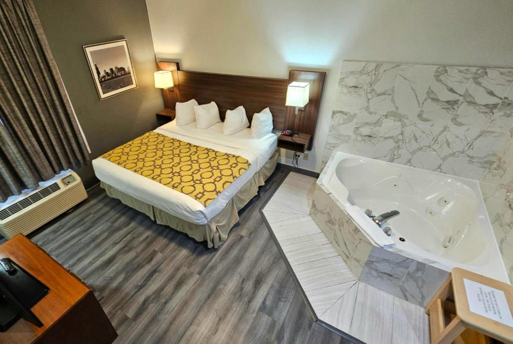 Bathtub - Photo 9
