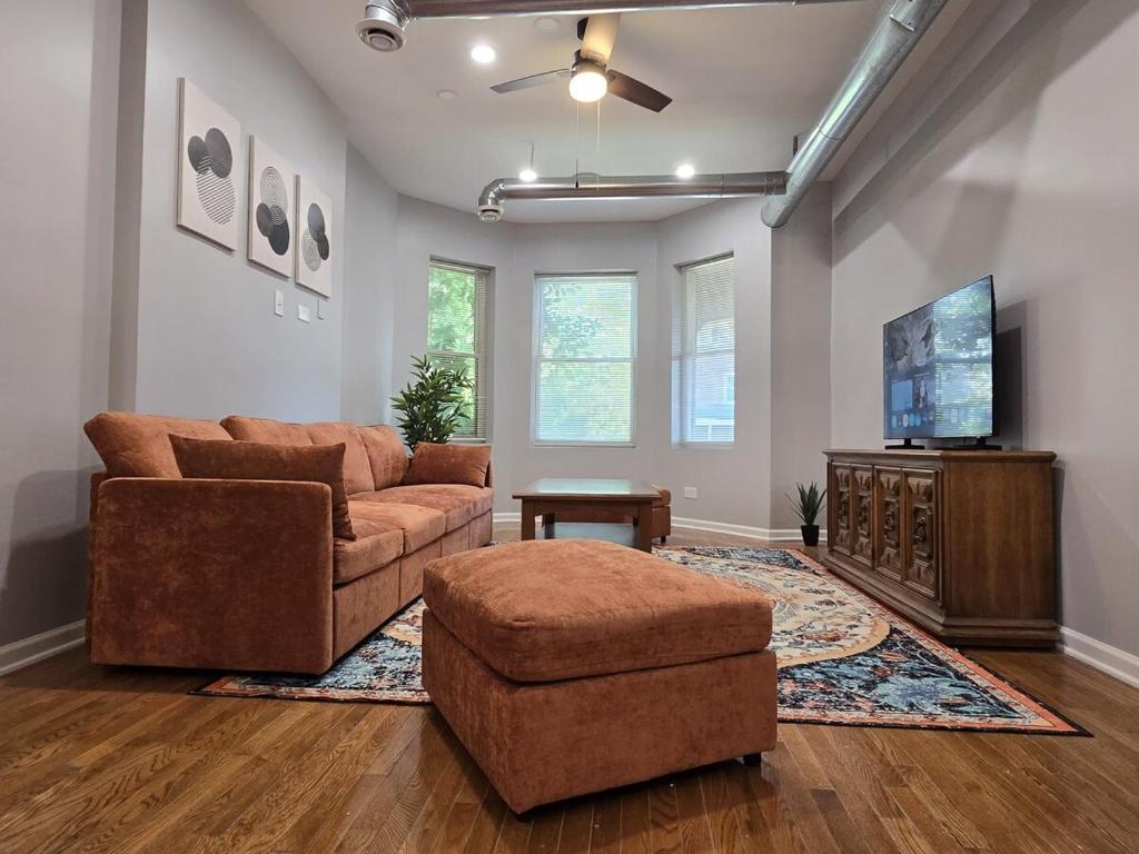 Luxe Loft vibe with King Suite - 4BR 3Ba - Image 5