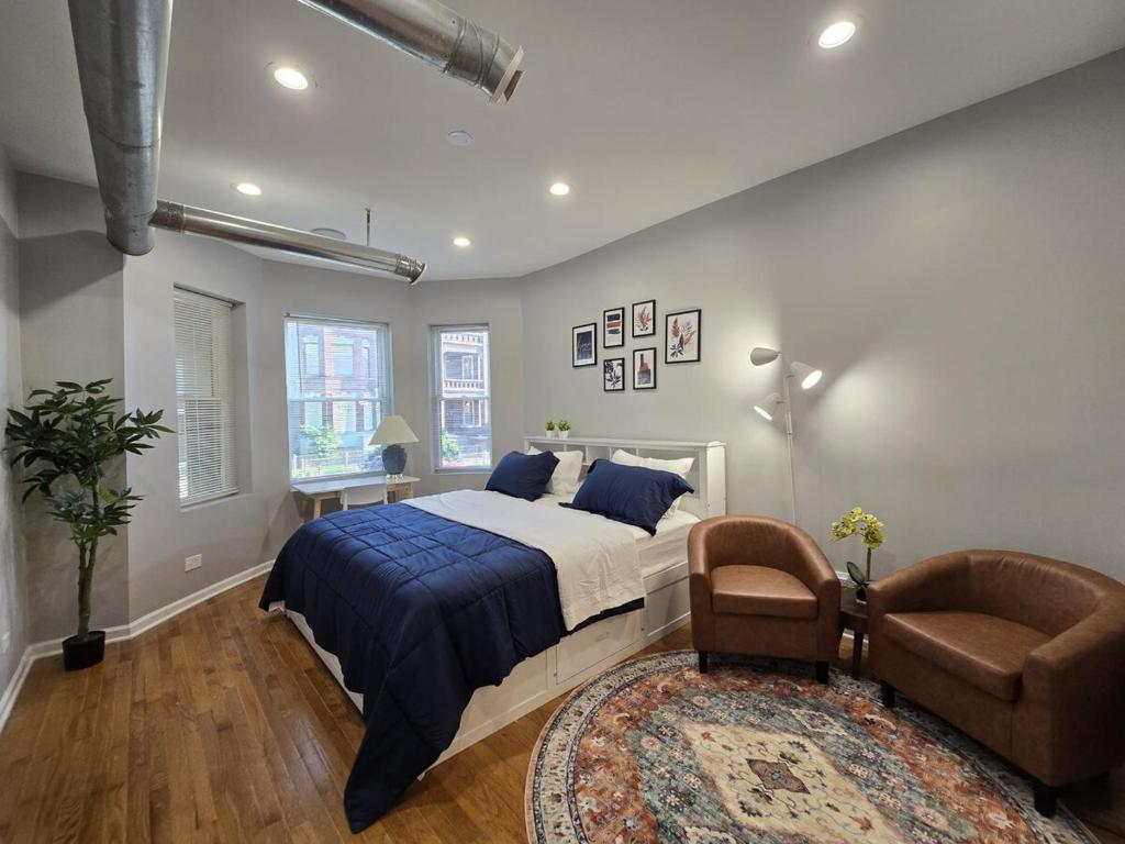 Luxe Loft vibe with King Suite - 4BR 3Ba