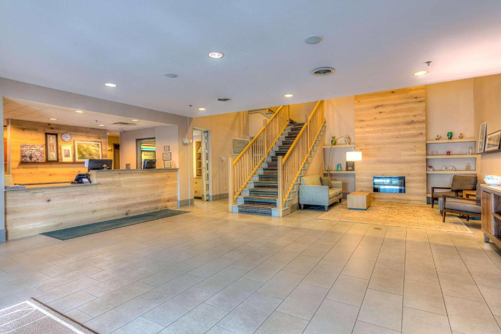 Country Inn & Suites by Radisson, Crystal Lake, IL - Image 8
