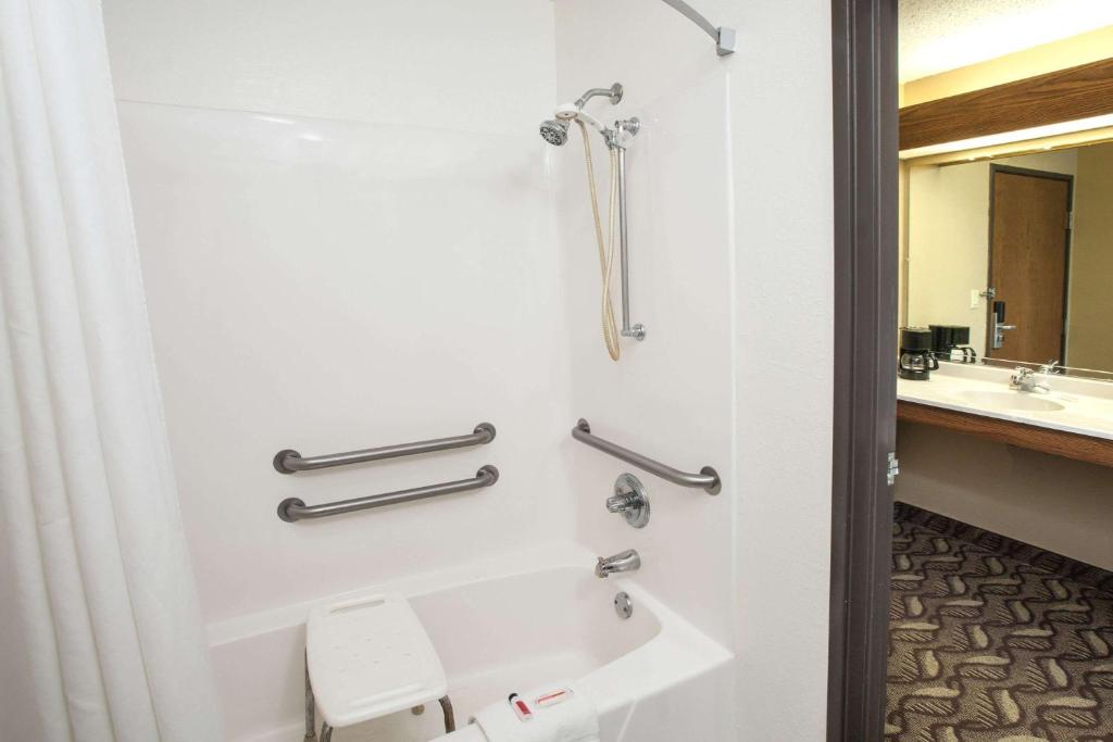 Whirlpool - Photo 2