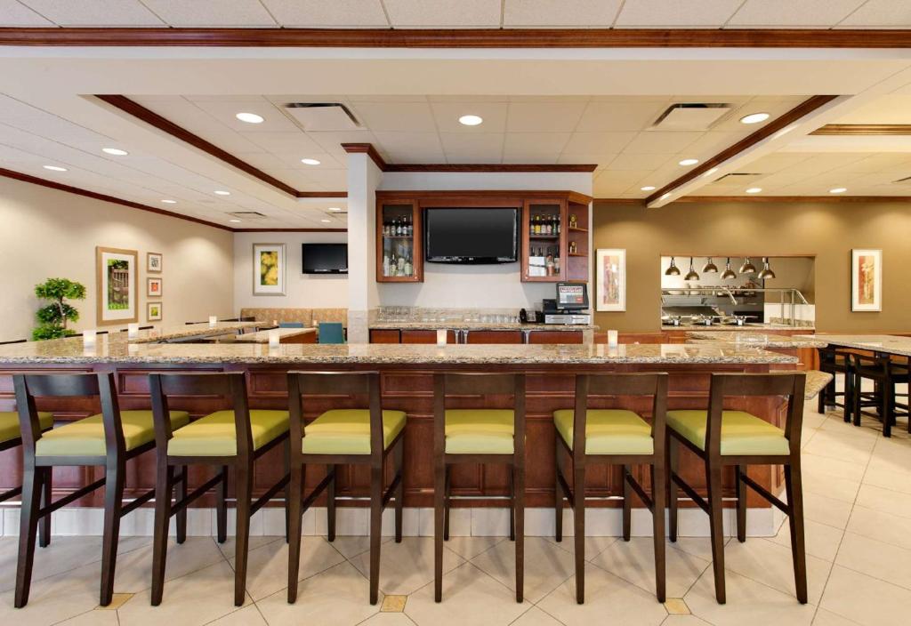 Hilton Garden Inn Naperville/Warrenville - Image 5
