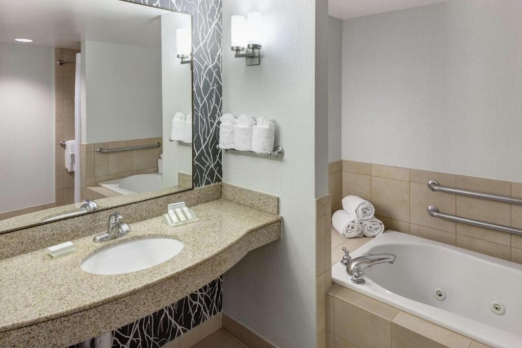 Hilton Garden Inn Naperville/Warrenville