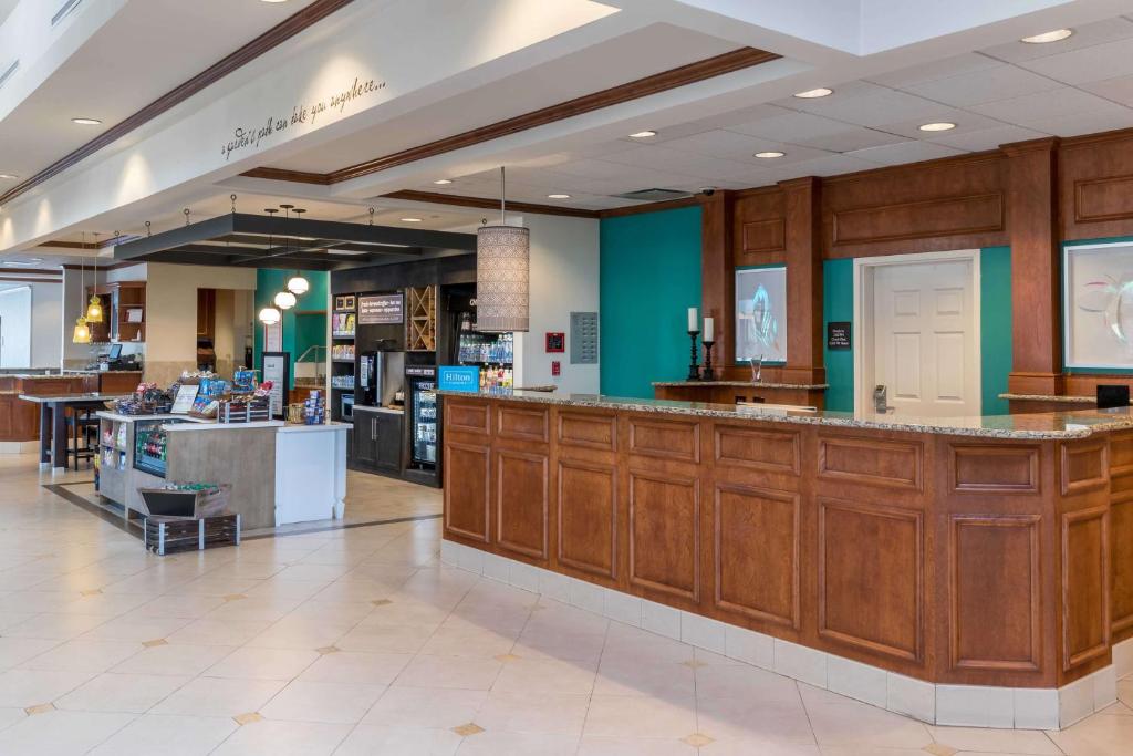 Hilton Garden Inn Naperville/Warrenville - Image 8