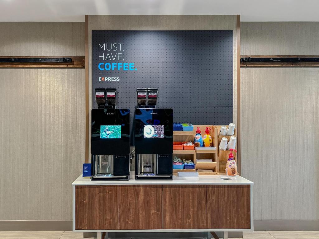 Holiday Inn Express Chicago-Downers Grove by IHG - Image 4