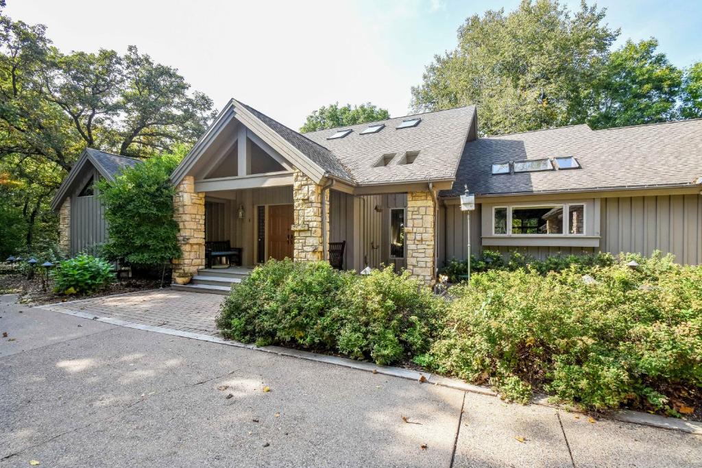 Galena Getaway with Hot Tub, Home Theater and More! - Image 7