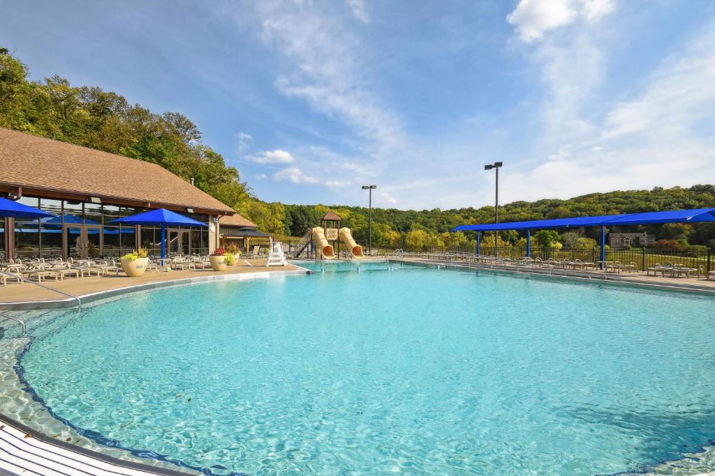 Galena Getaway with Hot Tub, Home Theater and More! - Image 4