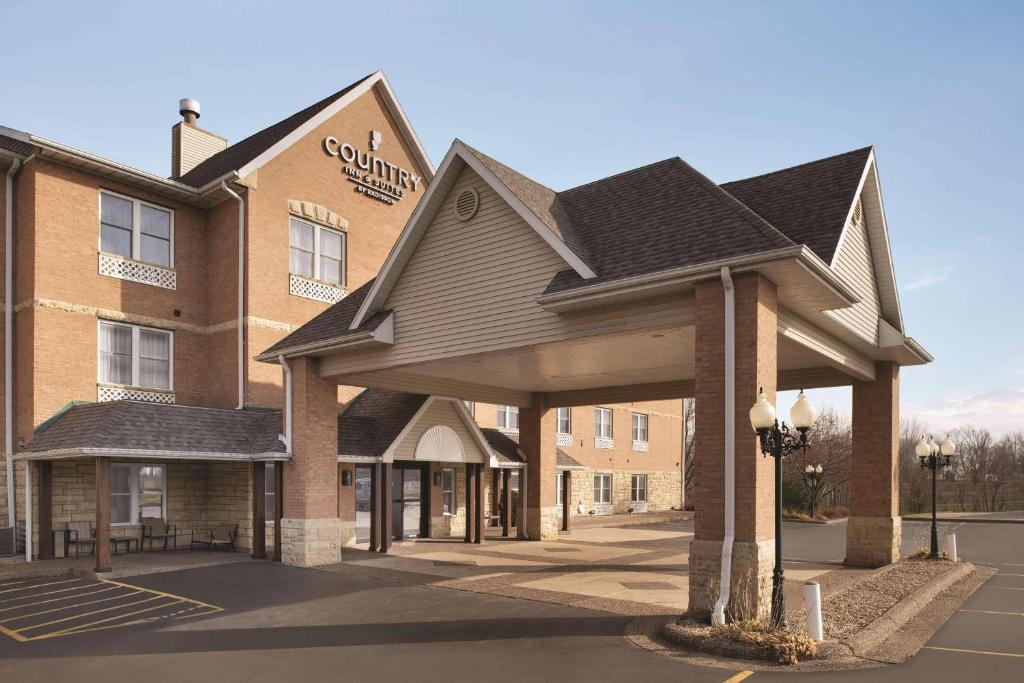 Country Inn & Suites by Radisson, Galena, IL - Image 8