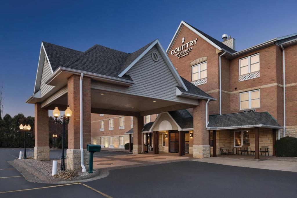 Country Inn & Suites by Radisson, Galena, IL - Image 6