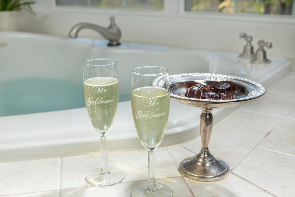 Bathtub - Photo 6