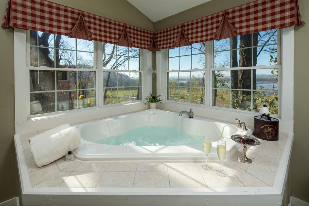Bathtub - Photo 9