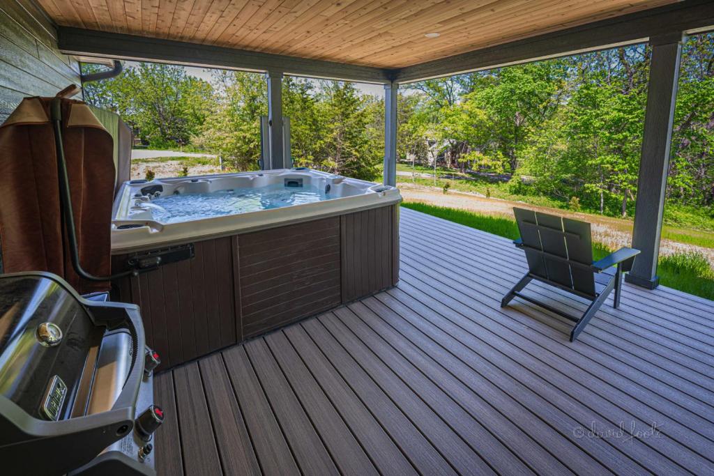 Pine Ridge Peaceful Escape - Hot Tub - Fall Views
