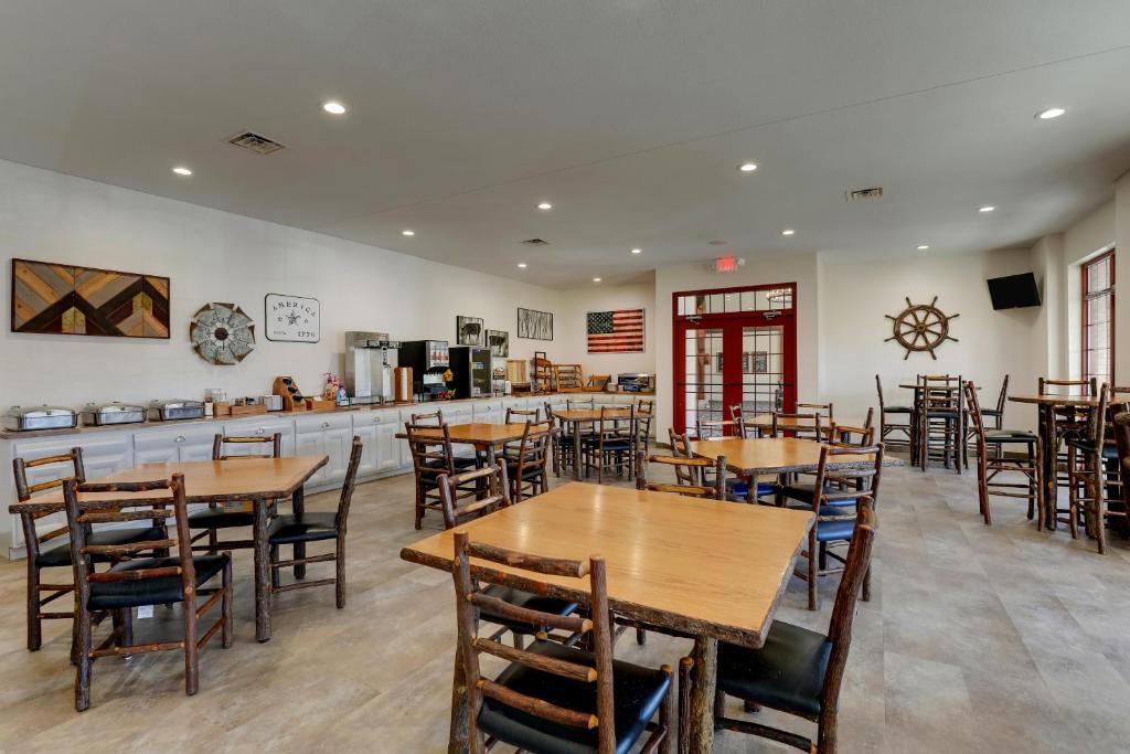 Stoney Creek Hotel Quad Cities - Moline - Image 5