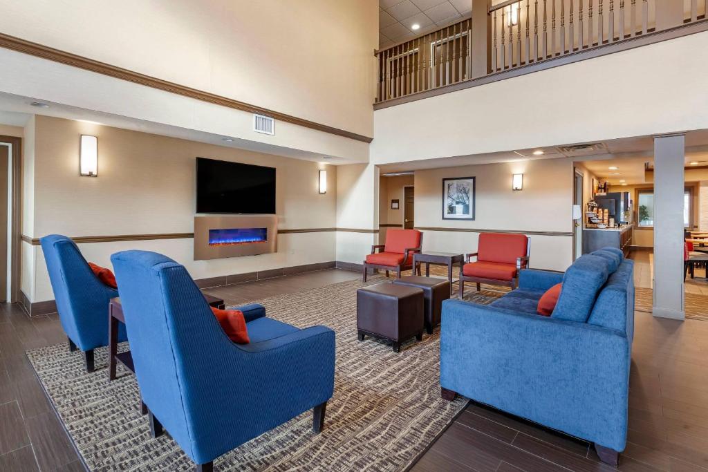 Comfort Inn & Suites Geneva- West Chicago - Image 4