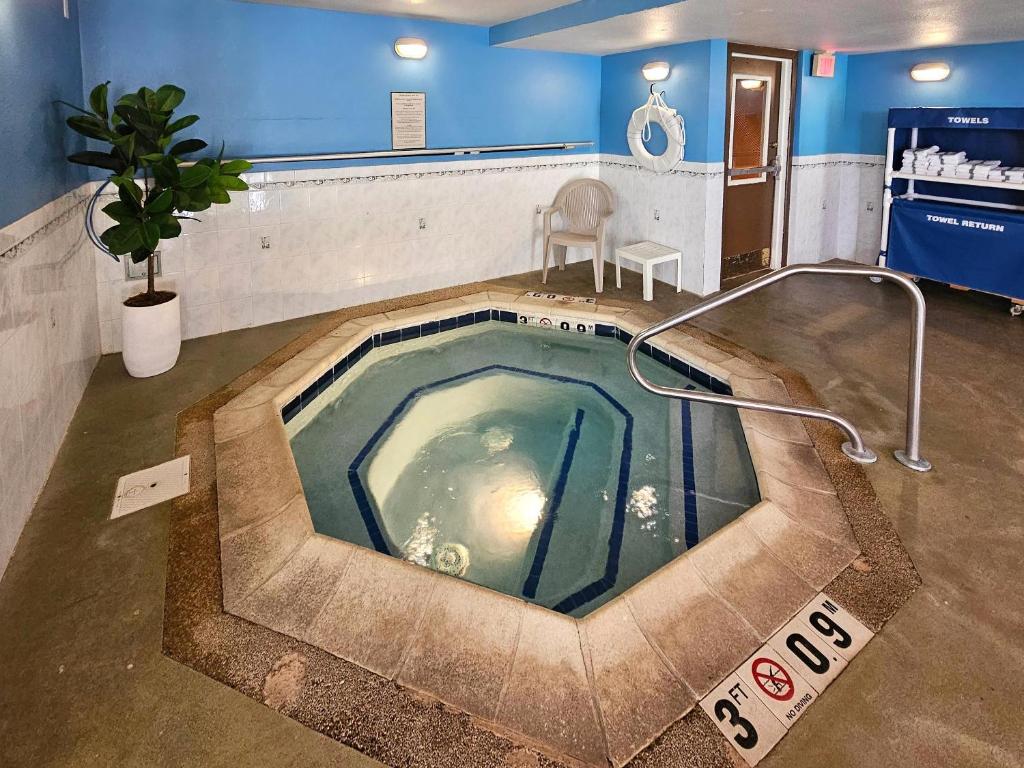Comfort Inn & Suites Geneva- West Chicago