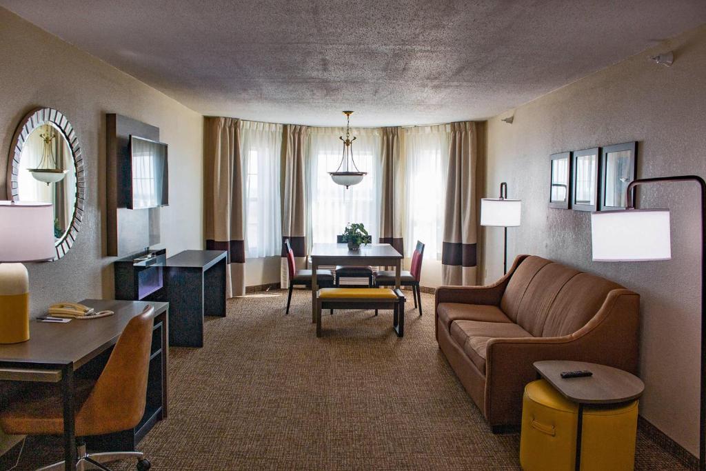 Comfort Inn & Suites Geneva- West Chicago - Image 6