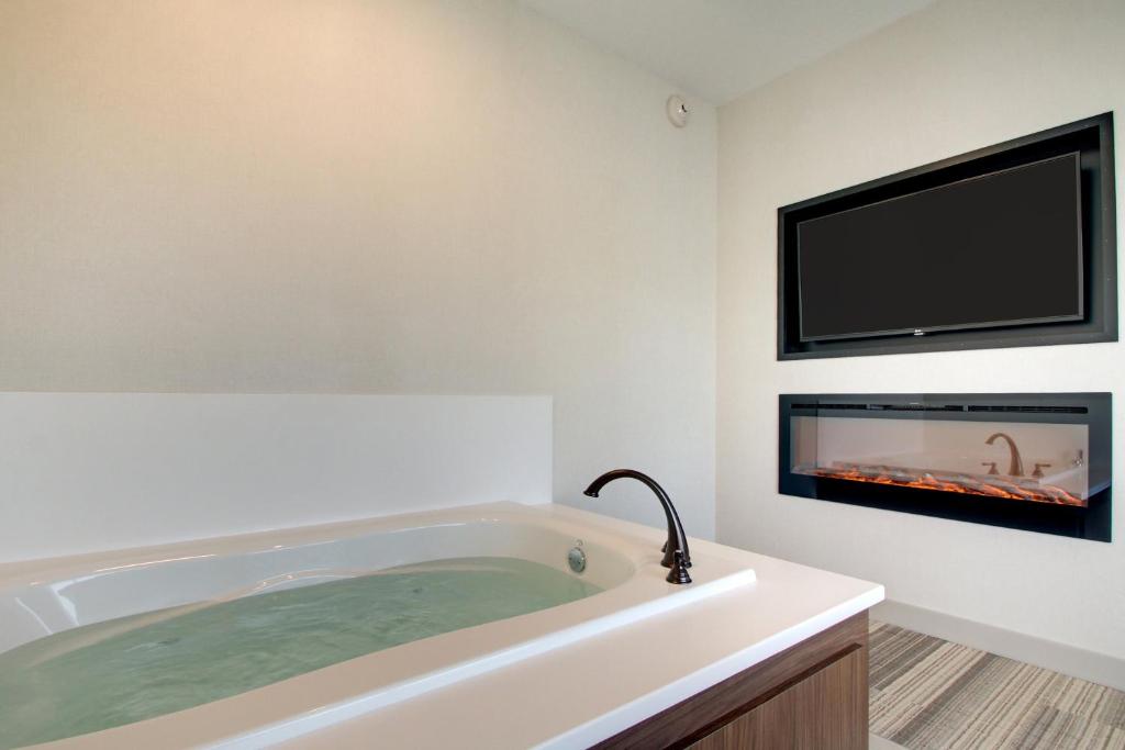 Whirlpool - Photo 2