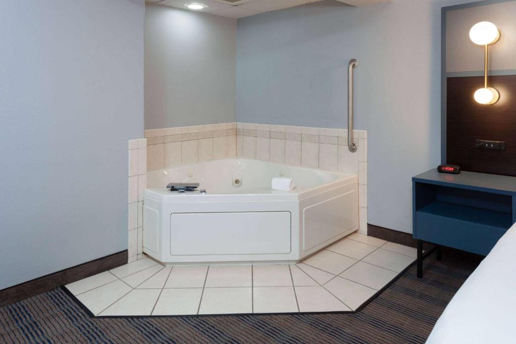 Bathtub - Photo 3