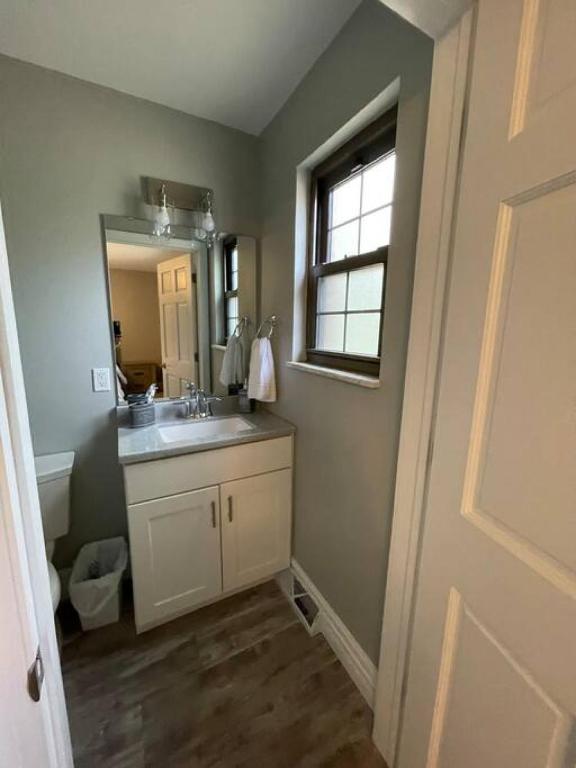 Private 4 Bedroom Home with a hot tub - Image 8