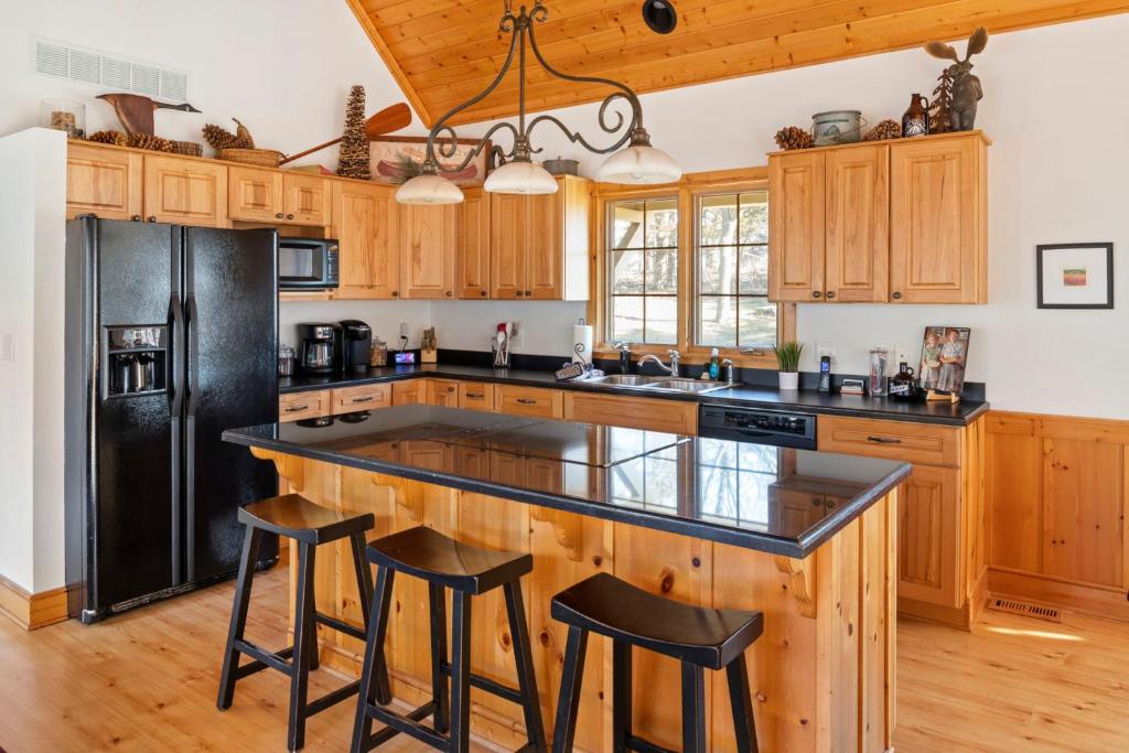 The Lodge, 'North Woods' style, boutique Galena Getaway! - Image 6