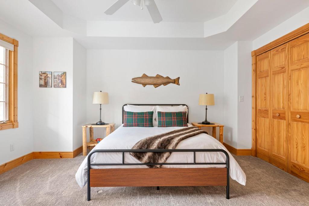 The Lodge, 'North Woods' style, boutique Galena Getaway! - Image 8