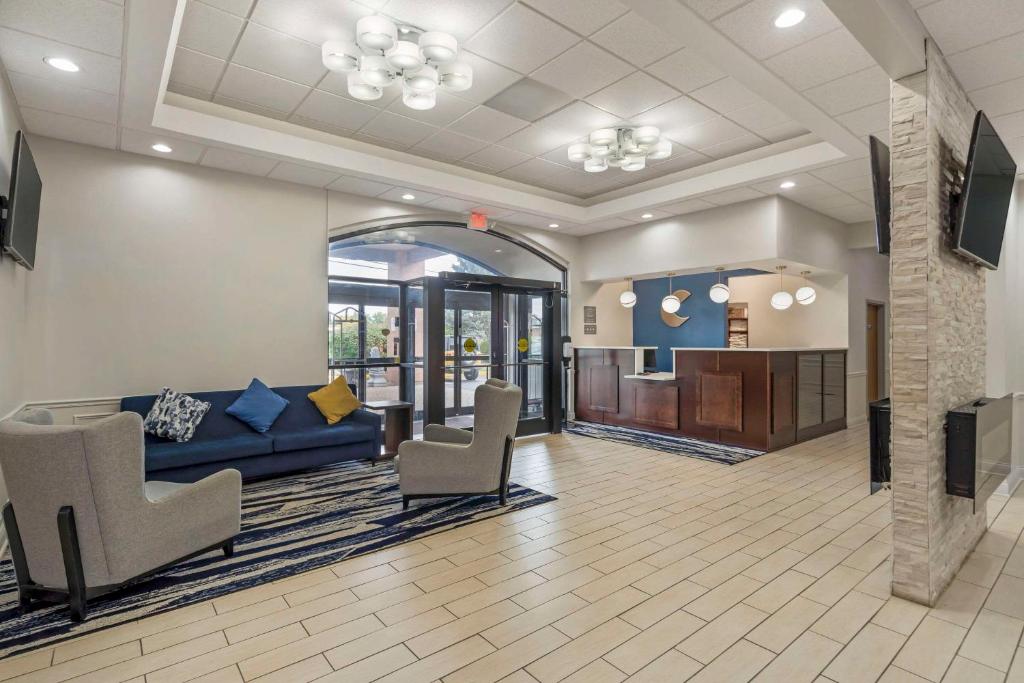 Comfort Inn & Suites Mundelein-Vernon Hills - Image 5